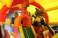 0.9 मिमी परमवीर चक्र सामग्री बच्चों की Inflatable उछाल हाउस मेडागास्कर शैली आपूर्तिकर्ता